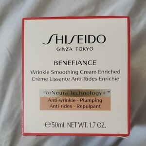 Shiseido Benefiance Wrinkle Smoothing Cream Enriched - White & Red